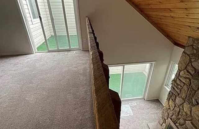 Charming 1BR Condo in Aurora Gallery 4
