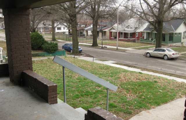 5231 Euclid Avenue Gallery 3