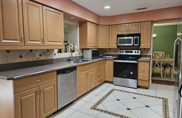286 NE Brunson Court Gallery 3