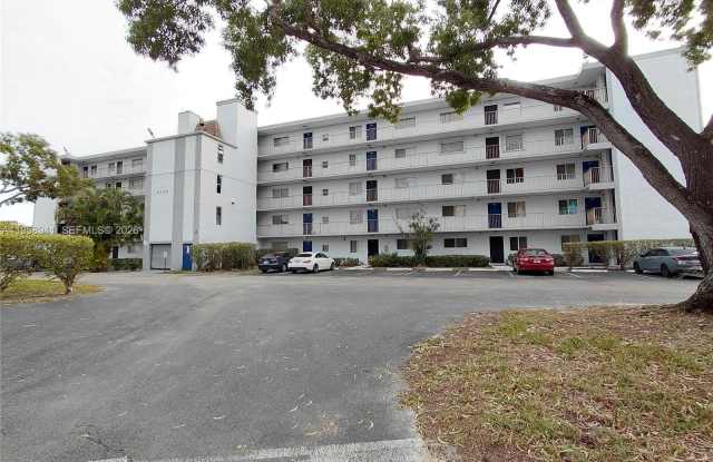 8720 N Sherman Cir photos photos