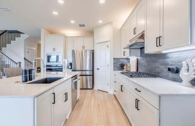 Beautifully upgraded 3 bedroom located on a cul-de-sac - Don't miss out! Gallery 4