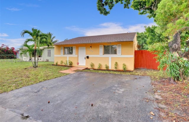 2464 Rodman St - 2464 Rodman Street, Hollywood, FL 33020