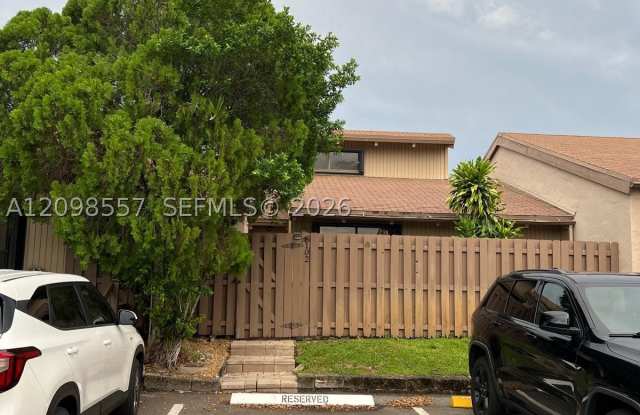 8102 SW 20th Ct Gallery 1