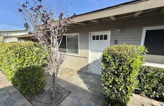 313 East 17th Place - 313 East 17th Place, Costa Mesa, CA 92627