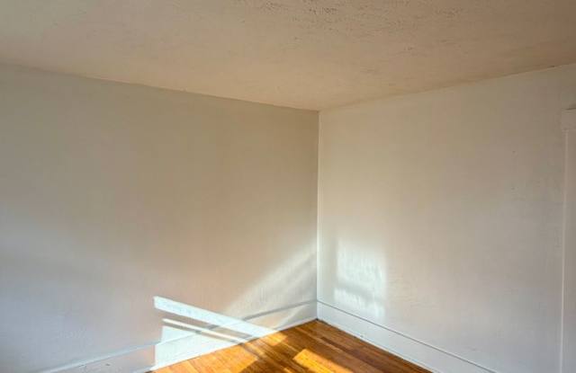 For Rent 4 Bedroom 1 Bath Field Club Row House Gallery 3