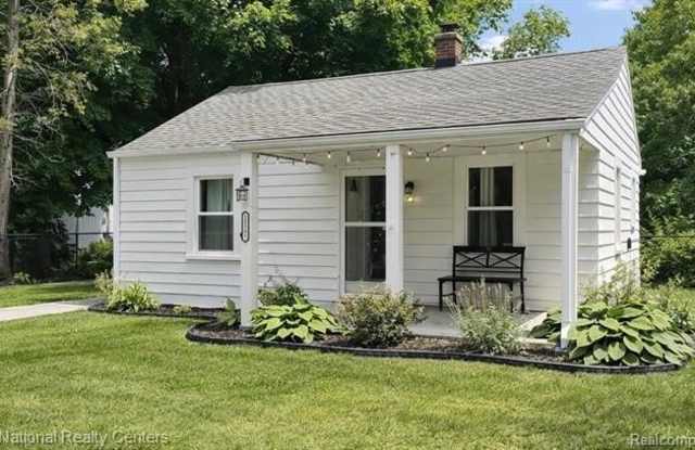 18592 FILMORE Street photos photos