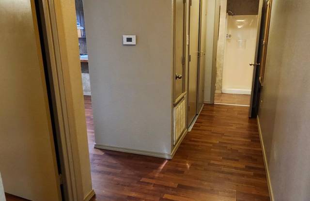 1B/1B End-Unit Apt Gallery 2