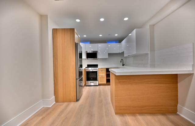 Bay Village 2 Bed – Prime Location w/ Laundry photos photos
