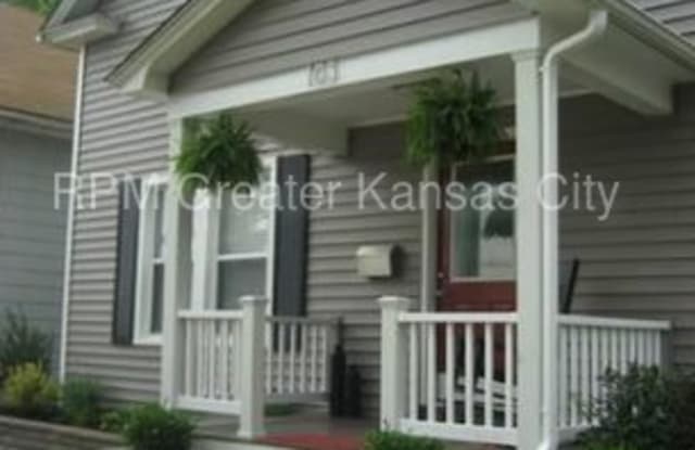 103 East 49th Street - 103 East 49th Street, Kansas City, MO 64112