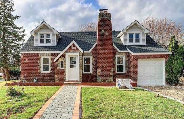 730 Charter Court - 730 Charter Court, Uniondale, NY 11553