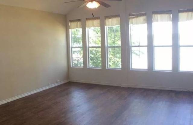 7460 Love Circle Gallery 2