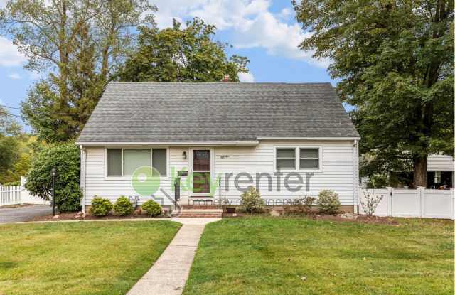Spacious 4-Bedroom Home with Huge Fenced Yard  Deck in North Haledon - 59 Dawn Avenue, North Haledon, NJ 07508