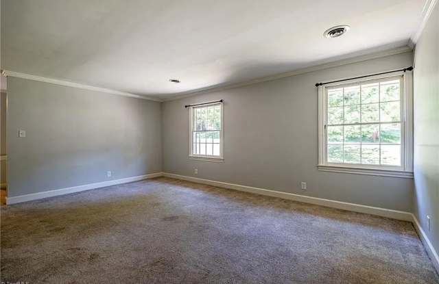 Room in 5 Bedroom Home at Kinnamon Rd photos photos