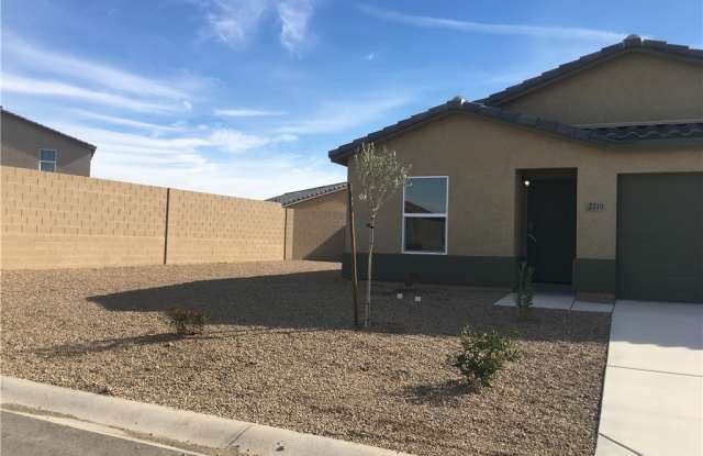 2210 E Arapaho Lane Gallery 2