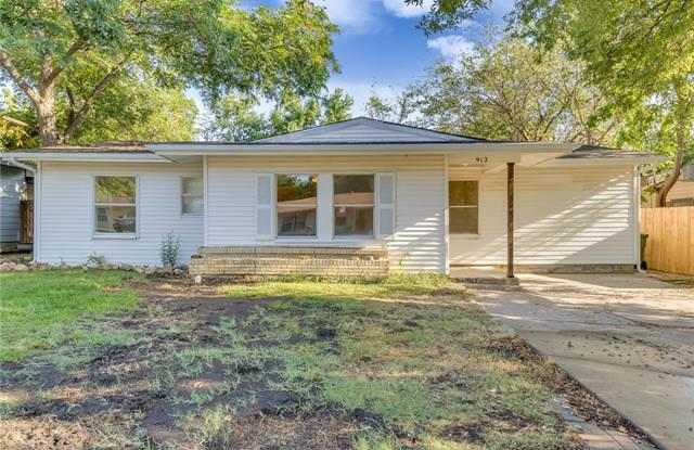 912 E Lovers Lane - 912 East Lovers Lane, Arlington, TX 76010