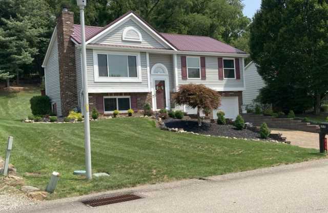 US OPEN JUNE 7--16, 2025 RENTAL: Only 3.8 miles to Oakmont Country Club - 215 Frontenac Road, Plum, PA 15068 US OPEN JUNE 7--16, 2025 RENTAL: Only 3.8 miles to Oakmont Country Club - 215 Frontenac Road, Plum, PA 15068