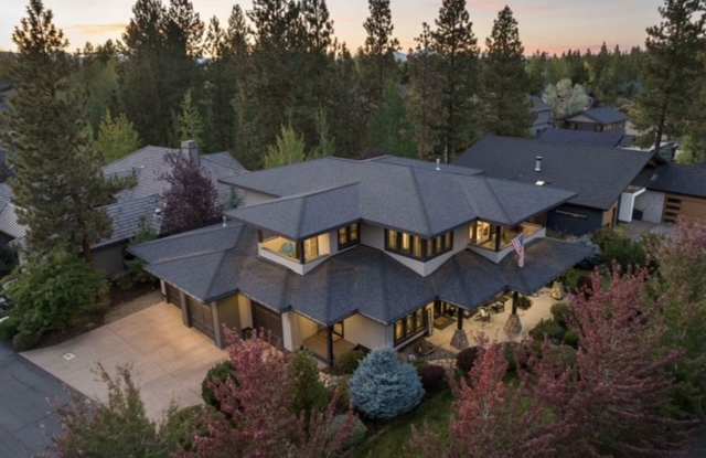 Stunning Bend 4-bed/3-bath corner lot home in Three Pines Neighborhood! Gallery 4