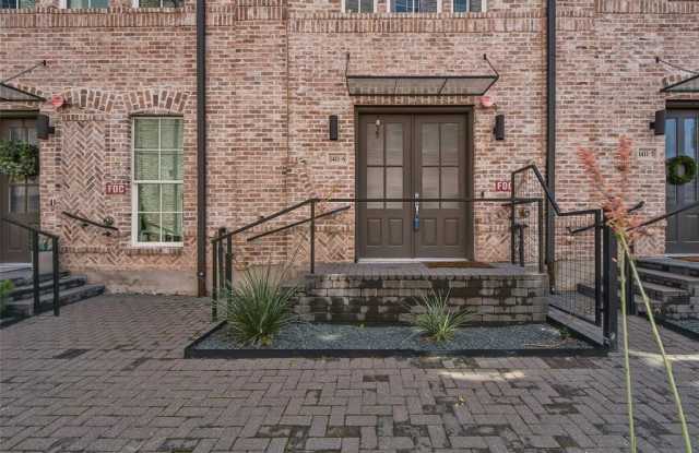 1411  Town Creek DR Gallery 2