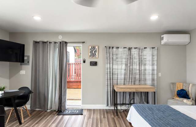 **1003 E Ridgewood Long Beach** ALL UTILITIES INCLUDED! Single level back house Studio 1 bath !! 2 weeks free OAC !! Gallery 4