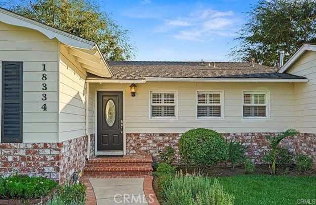 18334 Los Alimos Street Gallery 2