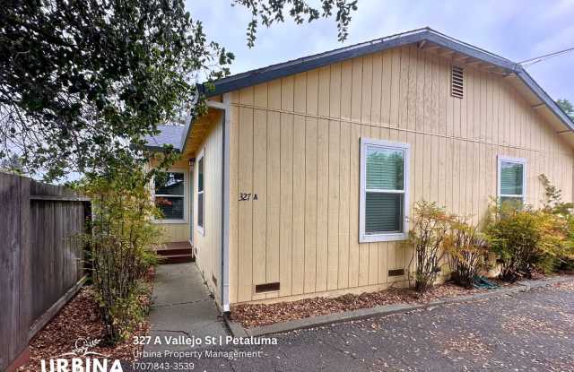 Charming Midtown Petaluma 2BD Duplex w/ Fenced Yard photos photos