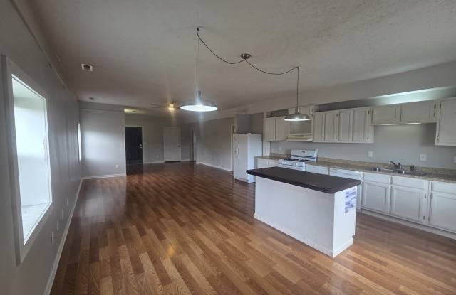 501-2 South Frisco Gallery 2