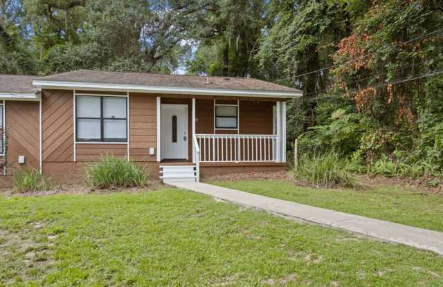 AVAILABLE NOW: 2Bd/1Ba - with fireplace - 823 Livingston Ct Gallery 3
