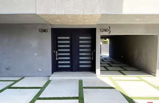 1242 S HARVARD Gallery 3