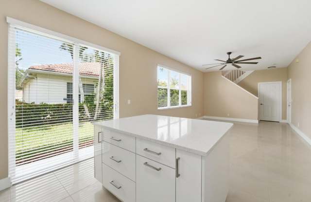 1780 PIERSIDE Circle Gallery 3