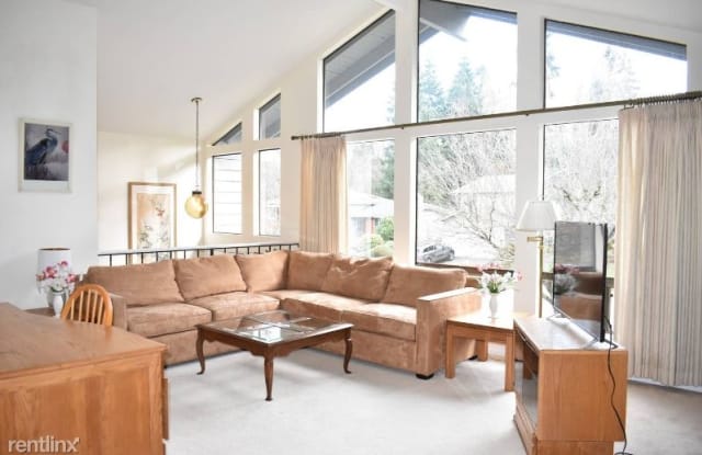 16942 NE 42nd St Upstairs - 16942 Northeast 42nd Street, Redmond, WA 98052