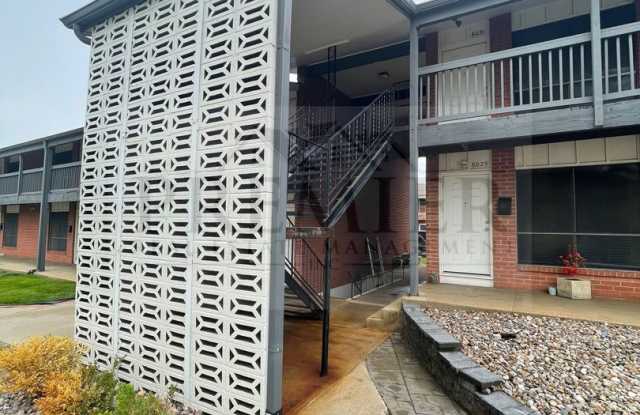 6023 Barton Dr, Shawnee, KS 66203  1 bed 1 bath// Rent: $895 Deposit: $875// 60 West Apartments Gallery 2
