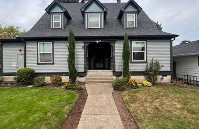 2 Bedroom 1 Bath Apt in Newberg photos photos