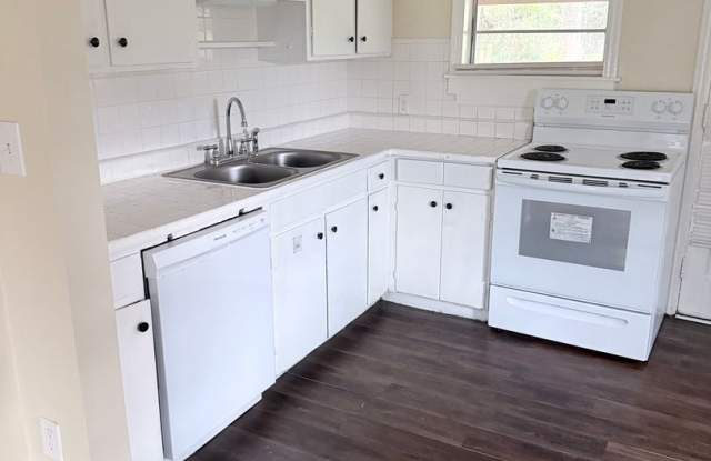 Derenne Dr Rental photos photos