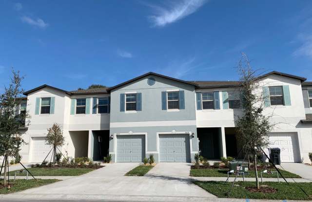 Well Maintained Townhouse in good location Gallery 3