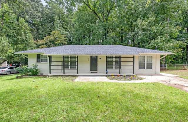 929 Creekdale Drive - 929 Creekdale Drive, Scottdale, GA 30021