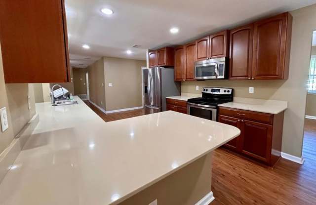 11925 Longwood Drive Gallery 4