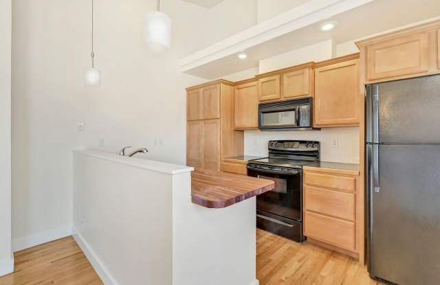 3 Bedroom 2 Bathroom with 2 Car Garage Located on the Central Bench Rim Gallery 4