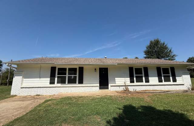 HUGE LOT, 3 BEDROOM FULLY UPGRADED KITCHEN AND BATHS! photos photos