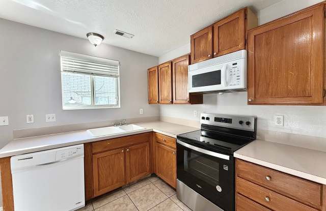 3 Bedroom Townhome Available March 1 photos photos