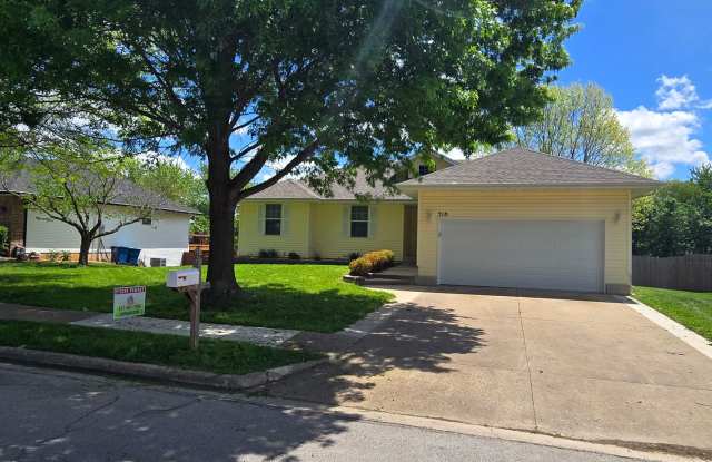 Now Available! Gorgeous Walkout Basement Home with a Pool, Ozark photos photos