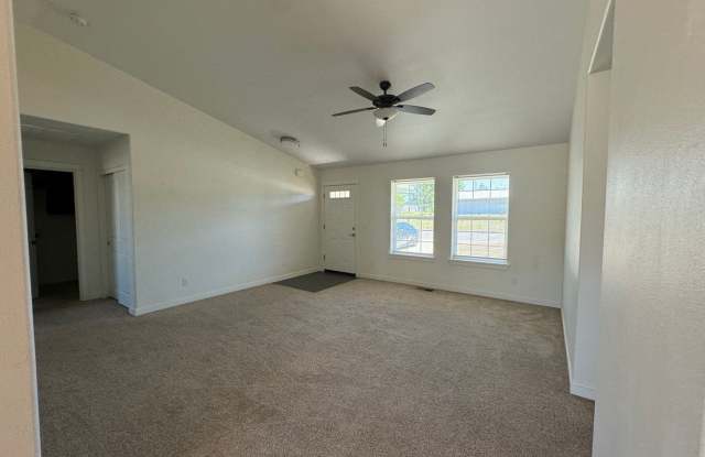 Newer Sutherlin 3 Bedroom Home in New Development Gallery 4