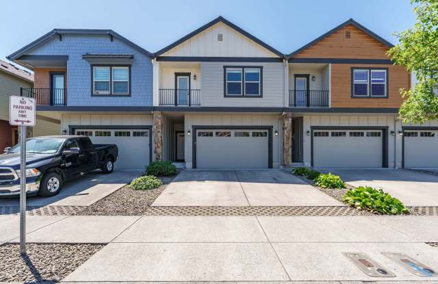 ASK ABOUT OUR AUGUST MOVE IN SPECIAL: Spacious Two-Story Townhome 3 bedroom 2.5 bath - 100 North 42nd Place, Ridgefield, WA 98642