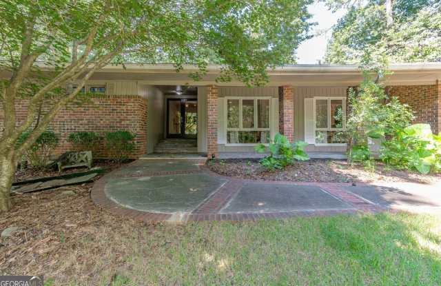 300 Cedar Knoll Court Gallery 2