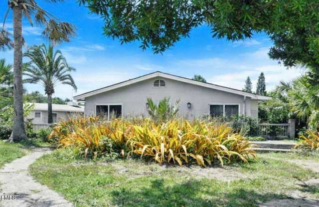 100 Tampa Avenue photos photos