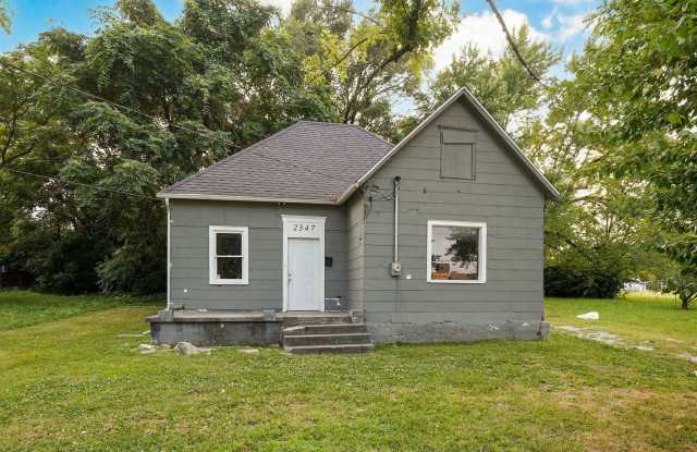 Remodeled 2 bed/1 bath 900 Sq ft Home! 2347 N Lyon in Springfield MO. photos photos