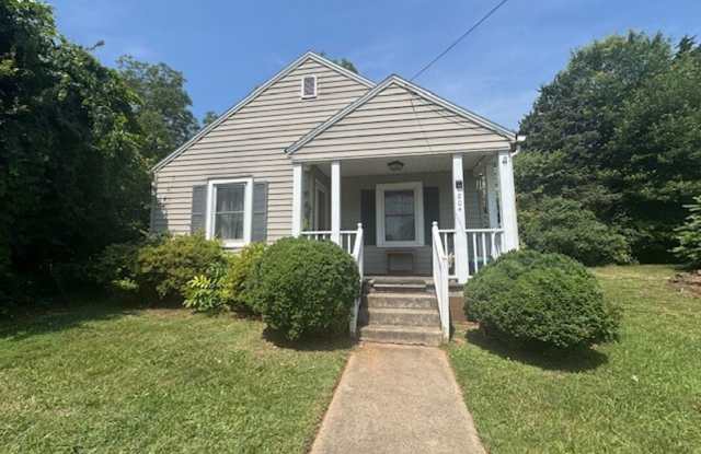 Adorable 2 bedroom 1 bath House in Reidsville photos photos