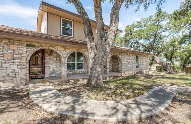 SPACIOUS CHARTER OAKS 4-BEDROOM Gallery 4