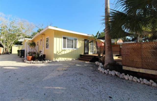5231 CALLE DE COSTA RICA STREET - 5231 Calle De Costa Rica, Siesta Key, FL 34242