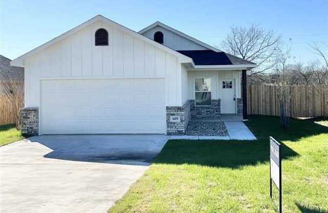 609 Mesquite - 609 Mesquite Drive, Rio Vista, TX 76093