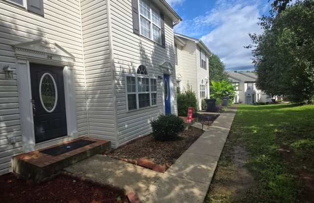 Spacious 2-Bedroom Townhome – Private Deck  Garage photos photos